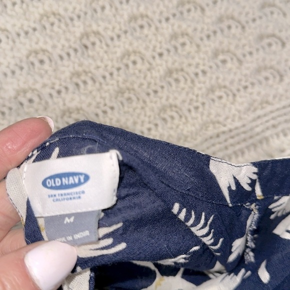 OLD NAVY navy and White floral Short Sleeve Shirt size medium - Picture 4 of 6